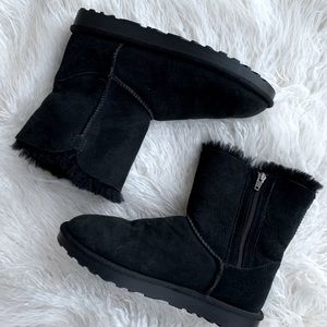 NWOT Cozy Faux Fur Lined Black Boots